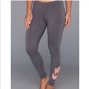 Nike Leggings w/ pink logo